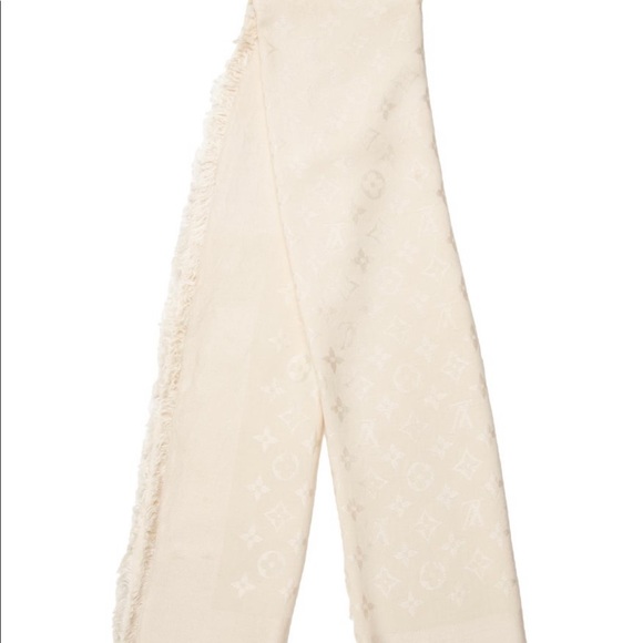 Louis Vuitton Shine Silk Shawl - Picture 4 of 4